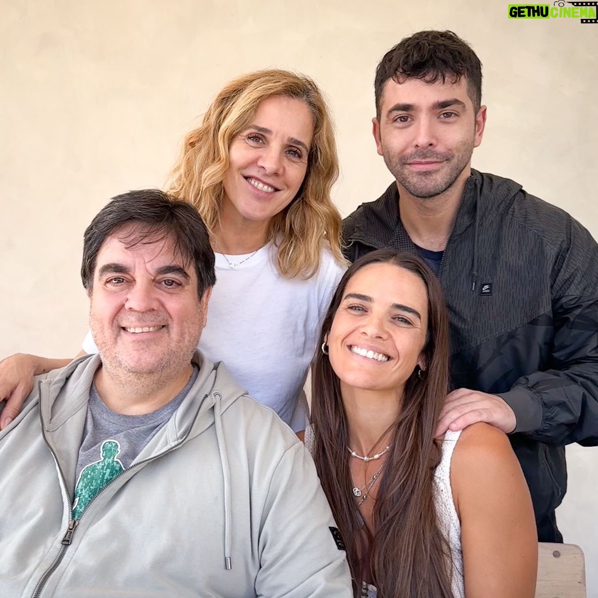 Micaela Vázquez Instagram - ¡Arrancamos a ensayar! Y eso es todo lo que podemos contarles por ahora 🤐 Muy pero muy pronto, vamos a poder ver en el @multiteatro Comafi a @carportaluppi , @micavazquezok @caseronazareno y @vivianaapuerta en una comedia que es una 💣