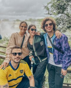 Micaela Vázquez Instagram - CATARATAS HAS TENIDO? 💘😍 Tremendo día en las Cataratas del Iguazú. Pasó de todo y lo vamos a contar mañana de 8 a 10hs por @luzutv ✨ #AntesQueNadie