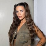 Micaela Vázquez Instagram – Este look 🔥🔥🔥
GRACIAS nuevamente @kativara por el amor y la paciencia para vestirme 🤍
Ese conjunto increíble es de @gtss_world y cómo siempre mis 👢 @rickysarkany 
Pelo y makeup con los mejores @mauromaxdebrito @delavegamakeup 
💍 @cuatromusas 
📸 @juanalantaron 

Les gustoooo??? Los leo 🙌