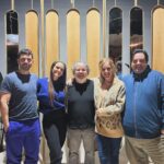 Micaela Vázquez Instagram - Finde con muchas cositas!!! 1: En casa con mi bb 2: Mamá y sisters 3: Primeros ensayos de “Jardines Salvajes” en el hermoso teatro Metropolitan 4: En la rural, feria del libro, acompañando a mi amigo @ramospatricio en la maravillosa presentación @constelacionesfamiliaresok 5: Siempre una pasada por la M da felicidad 😛 6: Viendo al rey en el teatro con el mejor equipo 🤍 Buenas noches!!! Que arranquen muy bien la semana!!!