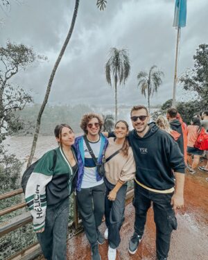 Micaela Vázquez Instagram - CATARATAS HAS TENIDO? 💘😍

Tremendo día en las Cataratas del Iguazú. Pasó de todo y lo vamos a contar mañana de 8 a 10hs por @luzutv ✨ #AntesQueNadie