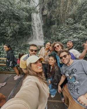Micaela Vázquez Instagram - CATARATAS HAS TENIDO? 💘😍

Tremendo día en las Cataratas del Iguazú. Pasó de todo y lo vamos a contar mañana de 8 a 10hs por @luzutv ✨ #AntesQueNadie