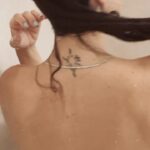 Micaela Vázquez Instagram - Tengo data y de la buena…. La quieren? Les paso mi secreto para tener el pelo hidratado y liviano➡️ La nueva línea de @dove con tecnología Hydrocare vitamina A&E que brinda hasta 100 horas de hidratación! De nada 🙌🏻 #QueFluyaConDove #DoveHidratación