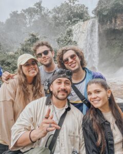 Micaela Vázquez Instagram - CATARATAS HAS TENIDO? 💘😍 Tremendo día en las Cataratas del Iguazú. Pasó de todo y lo vamos a contar mañana de 8 a 10hs por @luzutv ✨ #AntesQueNadie