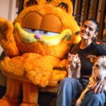 Micaela Vázquez Instagram - Tenemos un nuevo integrante en la familia y estamos super contentos, pero todavía nos quedan cosas por aprender .. Parece que alguno de ustedes le avisó a Garfield y se dió una vuelta por casa para enseñarme a cómo cuidarlo y para contarme que el 2 de Mayo se estrena su película Garfield: Fuera de Casa. Solo en cine 🍿🎬