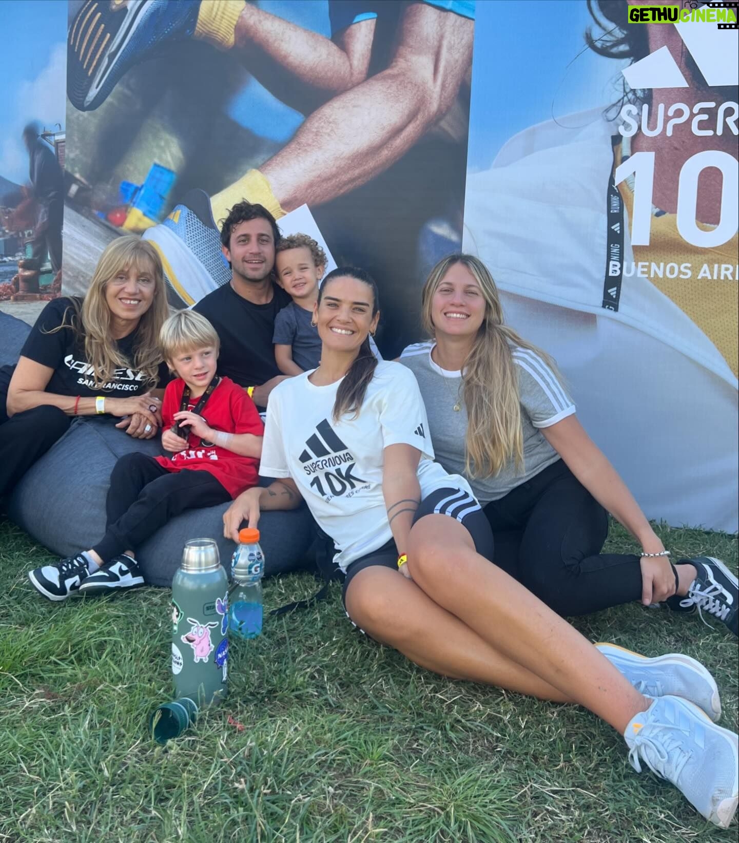 Micaela V谩zquez Instagram - Domingo de running 馃槏鉂わ笍 ALTA CARRERA!!!! Felicitaciones @adidasar realmente fue hermoso el recorrido y toda la organizaci贸n, fuimos muy felices!!!