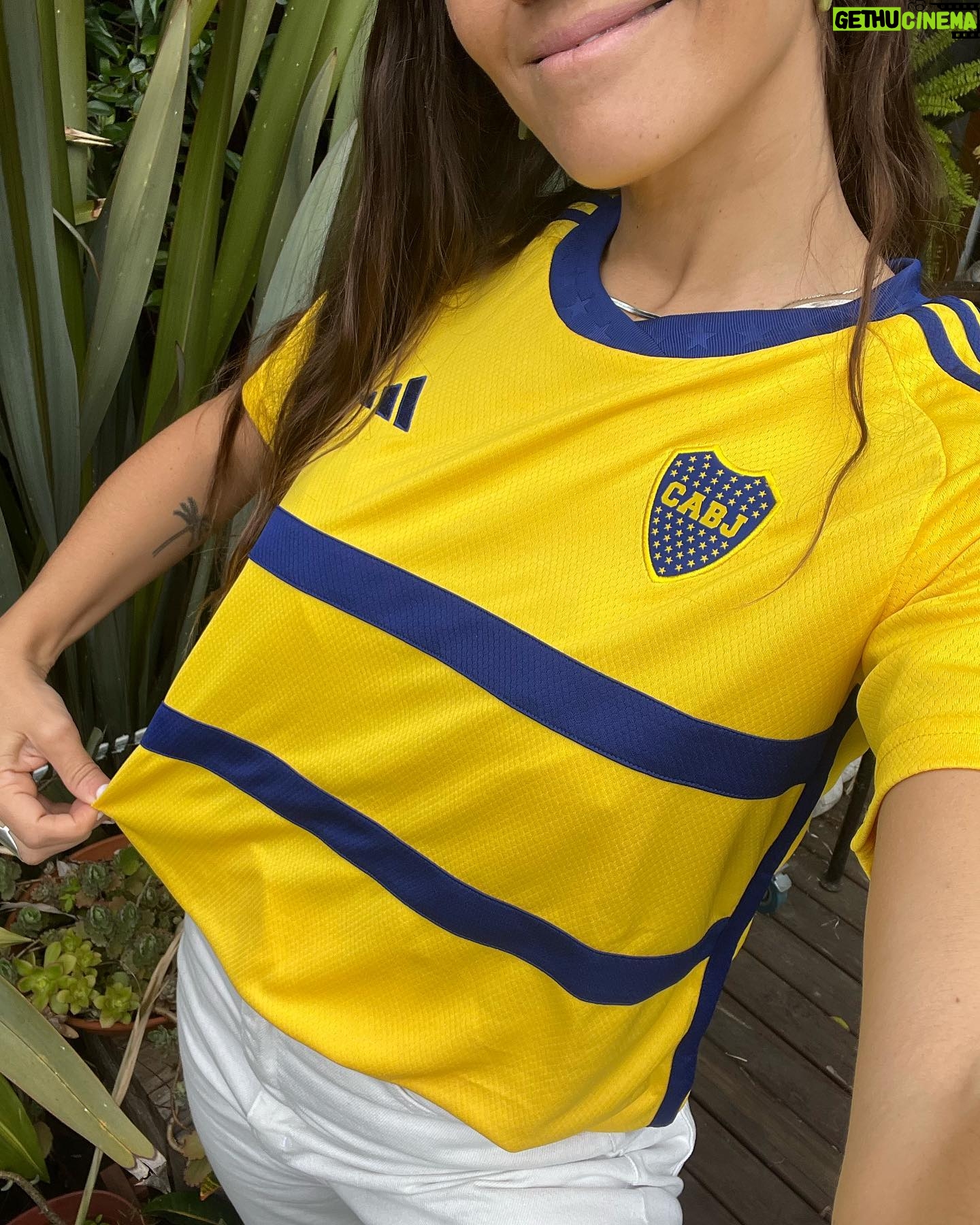 Micaela Vázquez - 101.5K Likes - Estoy enamorada de la nueva camiseta alternativa de Boca que me mandaron mis amigos de @adidasar 💙💛💙
#adidasfootball #creadoconadidas