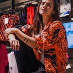 Micaela Vázquez Instagram - Mis amigos de @adidasar me invitaron a su nueva tienda de @sporting_arg en el unicenter. Nunca ir de shopping fue tan divertido! 🙌