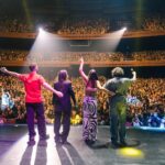 Micaela Vázquez Instagram - Hay tantas fotos y momentos de ayer que no sé ni por dónde empezar!!! Acá va un popurrí más general de momentos captados por la grosa de @juanalantaron y todos ustedes haciendo vibrar de emoción ese teatro 😍 Sigo sin poder creer lo que vivimos ayer, solo quiero decir GRACIAS 🙏❤️
