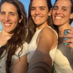 Micaela Vázquez Instagram - Unas de ayer, sin filtro pero con alta luz de un atardecer hermoso, con las sisters 😜