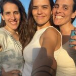 Micaela Vázquez Instagram - Unas de ayer, sin filtro pero con alta luz de un atardecer hermoso, con las sisters 😜