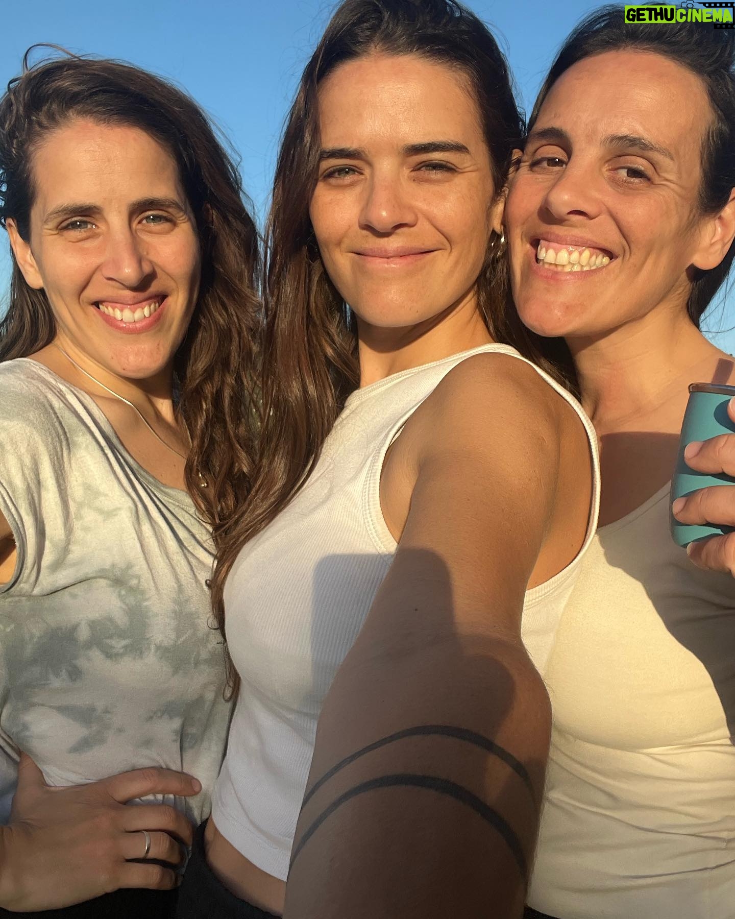 Micaela Vázquez Instagram - Unas de ayer, sin filtro pero con alta luz de un atardecer hermoso, con las sisters 😜