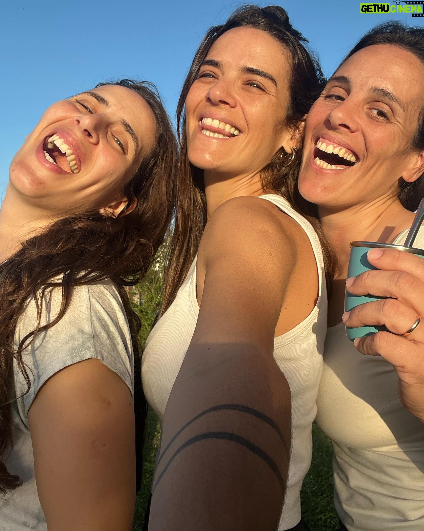 Micaela Vázquez Instagram - Unas de ayer, sin filtro pero con alta luz de un atardecer hermoso, con las sisters 😜