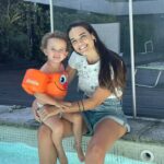 Micaela Vázquez Instagram - Qué lindo arrancamos con Baltu la temporada de veranito ☀️🥰 Amamos 🙌🏻 Clave los Little Swimmers de @huggiesargentina que protegen a tu bebé para que pueda disfrutar del agua cómodamente 💦 ❤