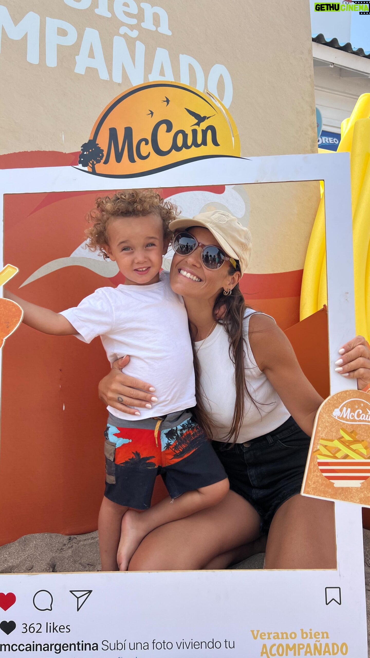 Micaela Vázquez Instagram - Estuvimos el finde pasando un día hermoso junto @mccainargentina Si vos también queres pasar un día a pura diversión y comerte unas 🍟 riquísimas anotá ➡️ Este es el último fin de semana de McCain en la Feliz, van a estar el sábado en La caseta y el domingo en Cabo Largo! Yo que vos no me lo pierdo 🥰