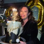 Michelle Carvalho Instagram - ¡Hoy ha sido un día increíble ✨! 🦁💛 Recibo mis 30 años con mayor madurez y sabiduría, agradeciendo a Dios por sus bendiciones y por permitirme ir logrando cada uno de esos sueños, que tenía desde niña. También, muchas muchas gracias a ustedes, por sus muestras de cariño a través de sus mensajes, de sus comentarios, saludos en la calle, los quiero 🫶🏻 torta by @cakemores , globos by @mikeballoons1 , 🙌🏻🤩