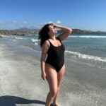 Michelle Carvalho Instagram - Just me 🖤 y una playa 🏖️