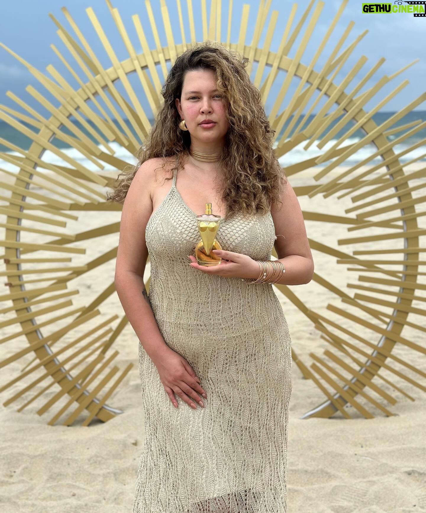 Michelle Carvalho Instagram - Soy una mujer audaz que se atreve a ser yo misma con libertad y orgullo. #GaultierDivine #ImAmDivine @jeanpaulgaultier ππΈπΌ