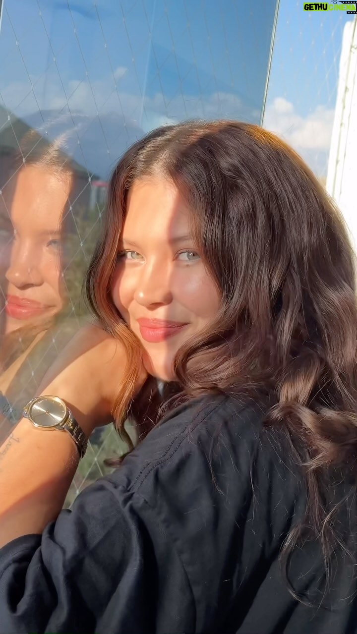 Michelle Carvalho Instagram - En esta oportunidad decidí tener doble protección @instaglasschile me ayudó a cumplir lo que había imaginado, y lo mejor de todo es que incluso en invierno puedo seguir aprovechando mi terraza. Los beneficios son privacidad , aislacion termina & ruido , protección contra lluvia & polvo etc Coticen y evalúen su proyecto. www.Instaglass.cl 🤍 Conmigo trabajaron súper bien y 100% de confianza @instaglasschile