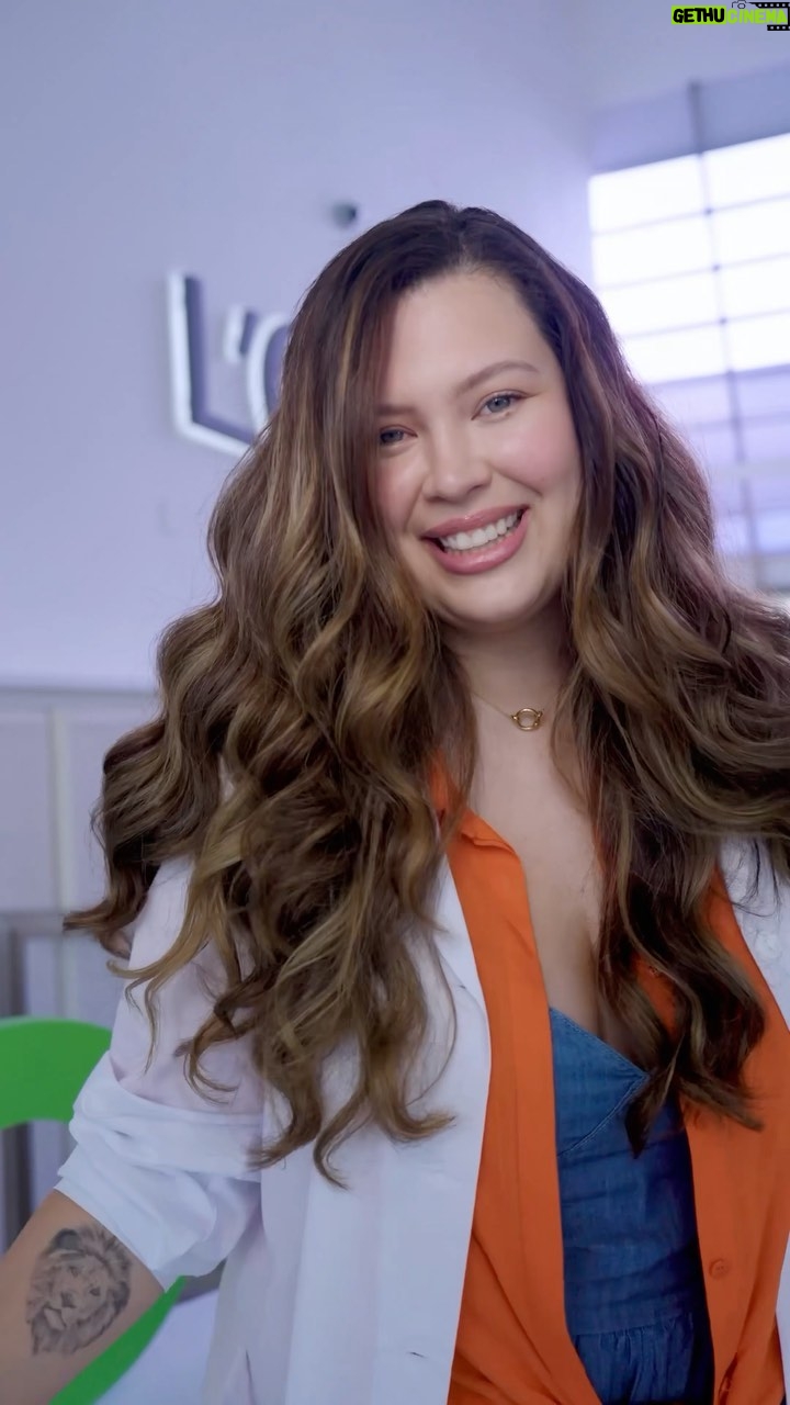 Michelle Carvalho Instagram - Regresar a Brasil siempre hace bien 🇧🇷 Los invito a una visita por la fábrica de L’Oreal, junto a @Garnierlatam 🧡 #FructisMiGente #AdiosEsponjadoCL #Tratamientolamelar #CabelloConVolumen