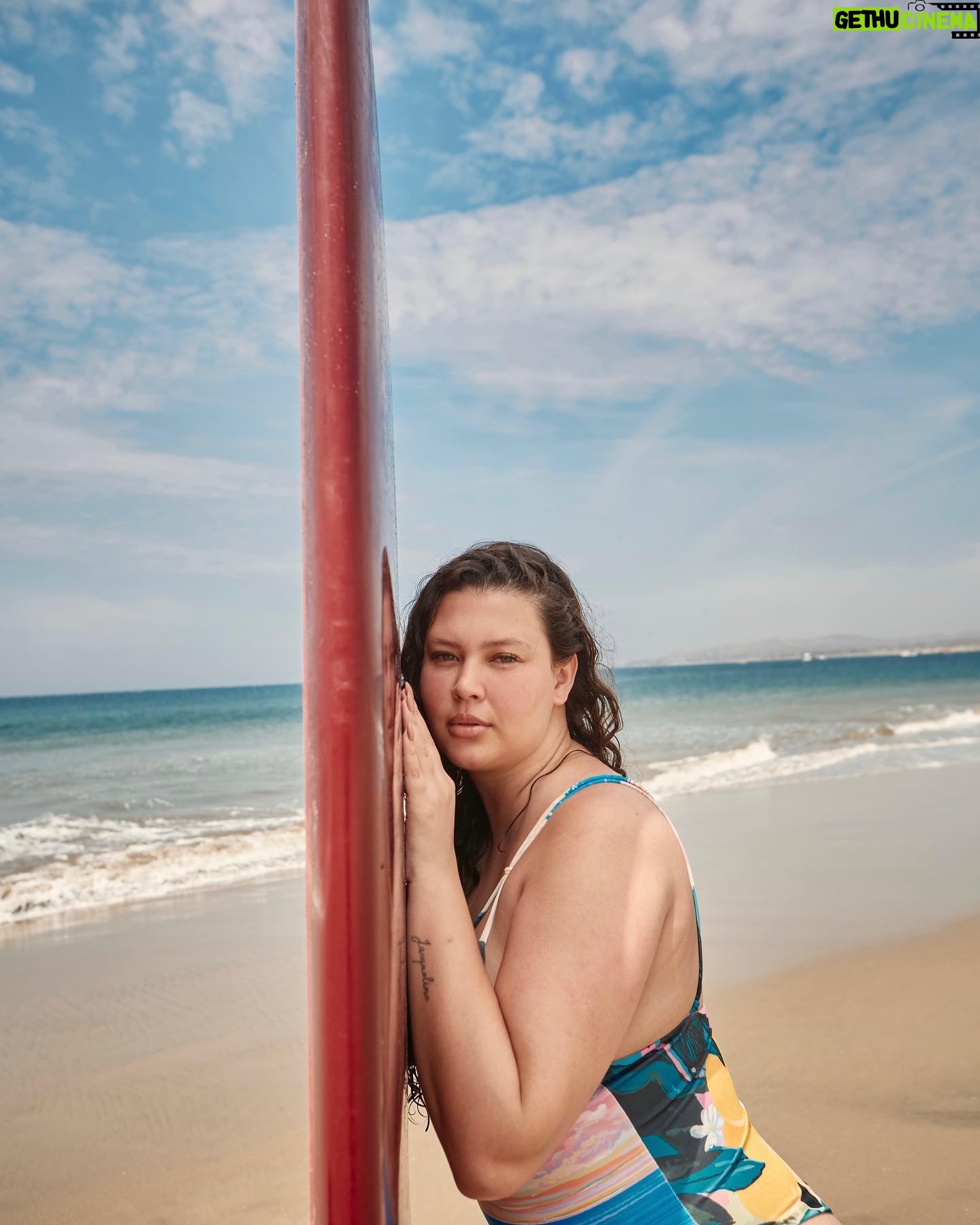 Michelle Carvalho Instagram - Este fue el 2 día del #hotelhennes @hm un hermoso día de surf 🏄♀️ por las lentes del seco @giuseppefalla cual es tu foto favorita 1 2 o 3 ? 💙
