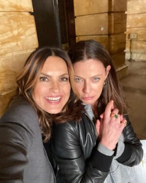 Michelle Gomez Instagram - I just wrapped up on a wee guest spot with this incredible woman, her dedication and professionalism blew me away. Talented, beautiful and a total bad ass @therealmariskahargitay #comingsoon thank you Batan!!