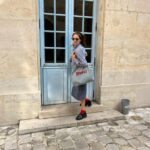 Michelle Gomez Instagram - Is the strike over yet? Can I please get off this corner? Although as corners go this one @museedelachasseetdelanature is quite the prettiest one I’ve ever perched upon. #paris #is #tresbelle #but #nyc is my real love. Like a goofy younger cousin you like having around. Less pretentious and a lot more comfortable. #godblessamerica
