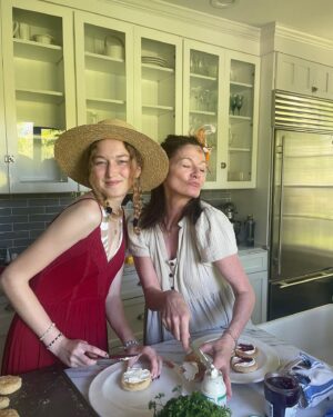Michelle Gomez Instagram - Ingredients for a perfect day = friends, cake, sunshine and love. #happybirthday @emmas.dilemma