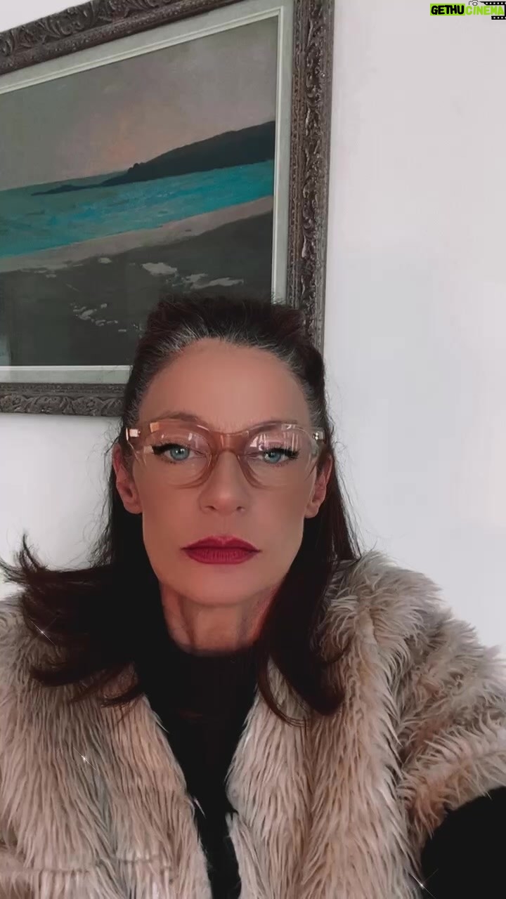 Michelle Gomez Instagram - Whoops. Come back in 3 hrs. That’s 3pm east coast Noon pacific. Live with Gavin @gavinleatherwood