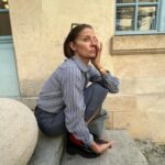 Michelle Gomez Instagram - Is the strike over yet? Can I please get off this corner? Although as corners go this one @museedelachasseetdelanature is quite the prettiest one I’ve ever perched upon. #paris #is #tresbelle #but #nyc is my real love. Like a goofy younger cousin you like having around. Less pretentious and a lot more comfortable. #godblessamerica