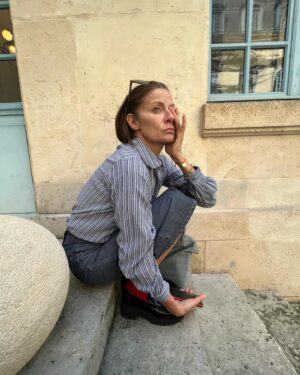 Michelle Gomez Instagram - Is the strike over yet? Can I please get off this corner? Although as corners go this one @museedelachasseetdelanature is quite the prettiest one I’ve ever perched upon. 
#paris #is #tresbelle #but #nyc is my real love.  Like a goofy younger cousin you like having around. Less pretentious and a lot more comfortable. #godblessamerica