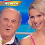 Michelle Hunziker Instagram – ❗️❗️STRISCIA NON FA SCONTI A NESSUNO❗️❗️
Ecco i fuorionda di @therealhunzigram e @gerryscotti 
Al link in bio il video completo 

#Striscialanotizia #MichelleHunziker #GerryScotti @cristianomalgioglioreal #cristianomalgioglio #fuorionda