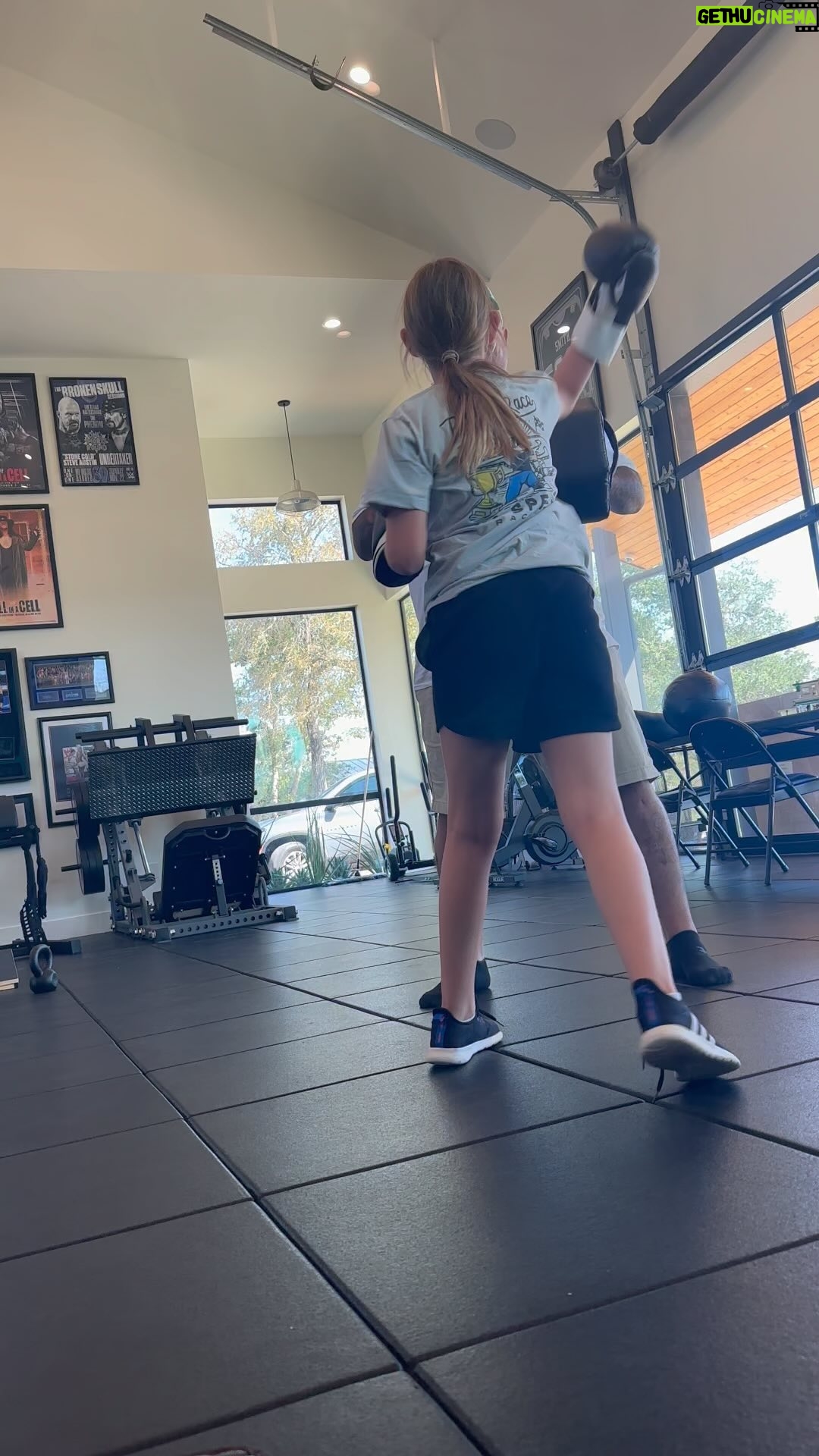 Michelle Leigh Calaway Instagram - Living vicariously through my mini as she happily beats up on her Uncle Jeffreyš¤£! #wishmamawouldvesaidknockyououtš¤£šš½š¤£