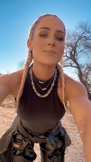 Michelle Leigh Calaway Instagram - ✌🏽out 2022!!!!