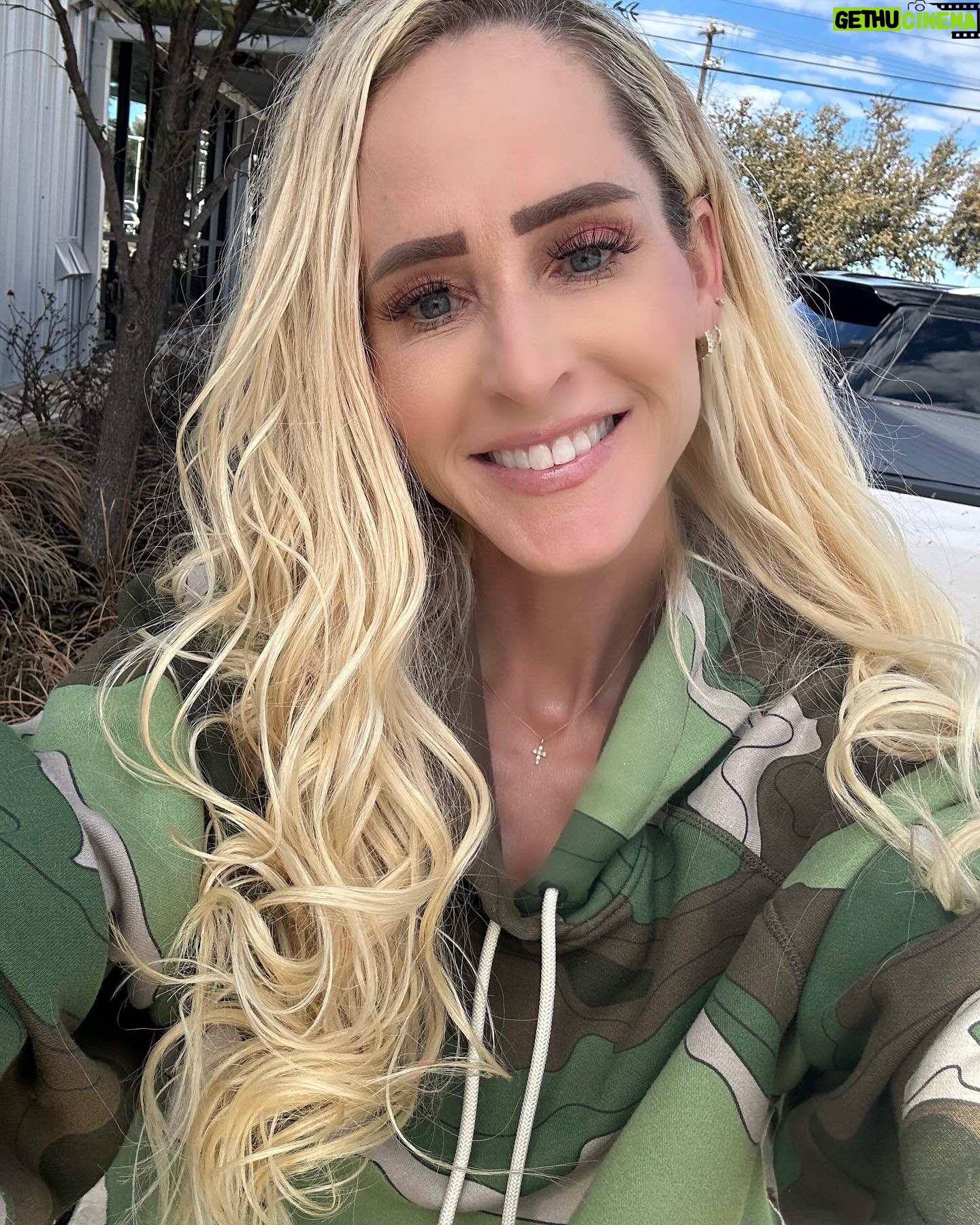 Michelle Leigh Calaway Instagram - Y’all!!!! I’m so excited because I’ve NEVER done a giveaway before! BUT, my dearest friend makes the most beautiful, faith filled, scripture based jewelry & I think it’s FLAWLESS! . . .This genuine gold & diamond cross is my favorite! It’s called “The light.” I thought that it’d be fun to share the love & spread The Light for Valentines Day💙Here are the rules: . . 💗Like this post 💗Follow @mimicalacool & @genesisjewelryatx 💗Tag a friend who would like this jewelry! Each tag = an entry . . Winner will receive “The Light” necklace in their choice of white or yellow gold…and a little note from me! Shipped to your address. US residents only.🙏🏽 . . Winner will be contacted by @genesisjewelryatx official account via DM on February 14th, Valentine’s Day. The winner will need to claim the prize within 24 hours so keep an eye on your messages!💙