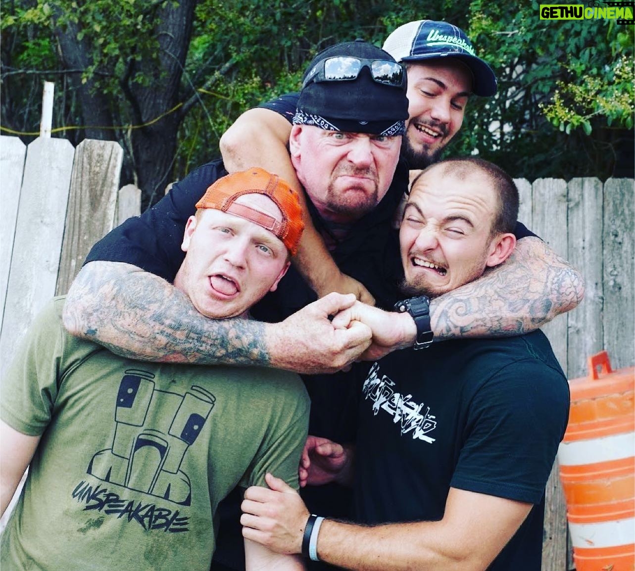 Michelle Leigh Calaway - 12.7K Likes - SO FUN! Thanks for having us🫶🏽
Repost from @unspeakableshop
•
WE PLAYED HIDE AND SEEK WITH THE UNDERTAKER!! Thank you for coming out @mimicalacool & @undertaker !
