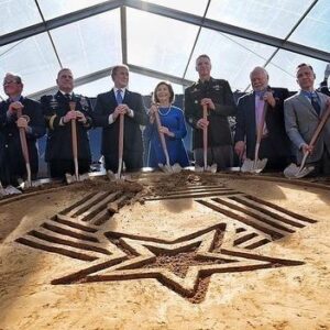 Michelle Leigh Calaway Instagram - What an honor to be part of the @mohmuseum ground breaking ceremony today, meeting some of our nations greatest heroes! 🇺🇸