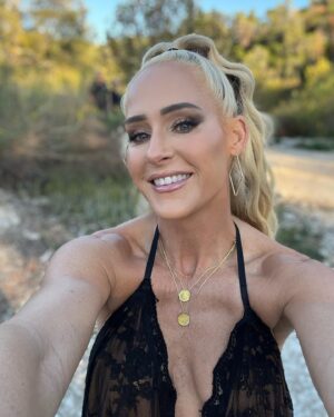 Michelle Leigh Calaway Instagram - 🖤thank you @madeupbymegaen & Jackie (you need an IG)😝for giving me glam straight off the plane! Love y’all!
