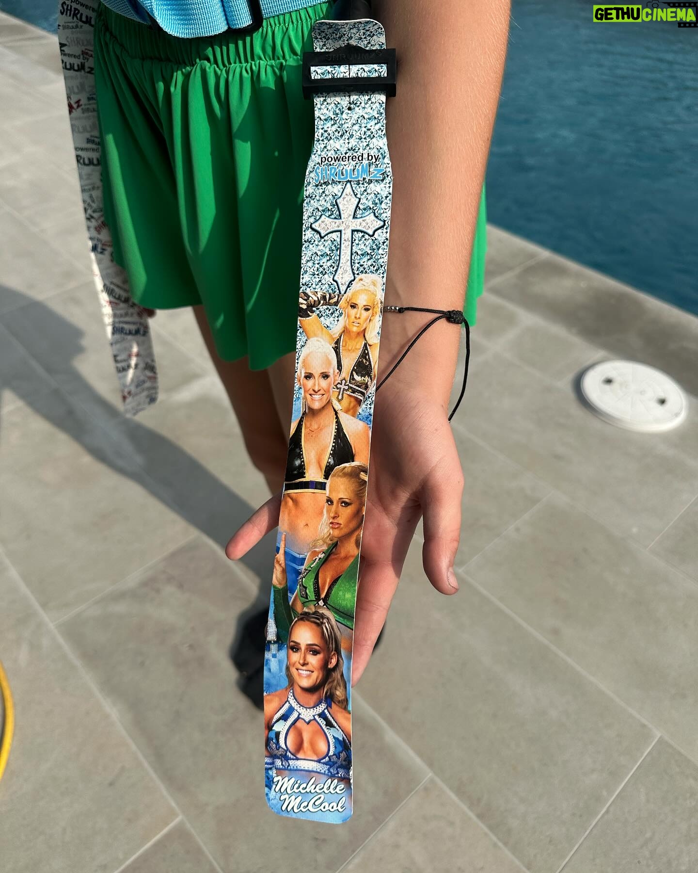 Michelle Leigh Calaway - 8K Likes - REAL TALK….this might be the coolest gift I’ve ever gotten (sorry @undertaker )! Ordered some new flags for my mini when we got this sweet note (slide 3) and these FLAWLESS flags😆💙🙏🏽thank you @shruumzfootball - super grateful! Kaia thinks we’re kinda cool now!😎#grateful #shrumz #femalesinflag 🏈