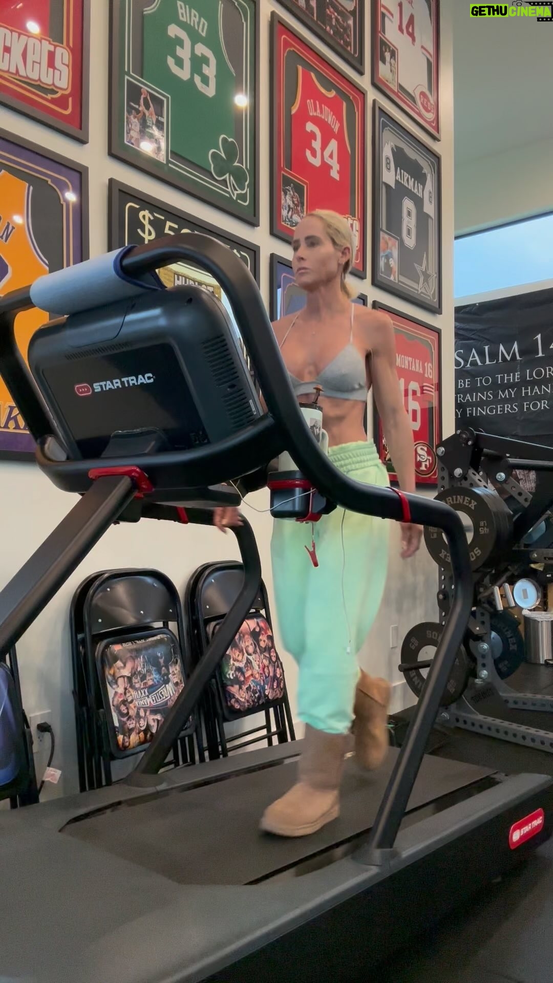 Michelle Leigh Calaway Instagram - Had VERY little time today so got a whole body burn in on treadmill…..incline 12, speed 3.2, 40 mins….add some weights & med ball = workout complete! . . Still looking for that @ugg hookup!🙏🏽😂 #McCoolMoves #blessed #whateverittakes 💪🏽
