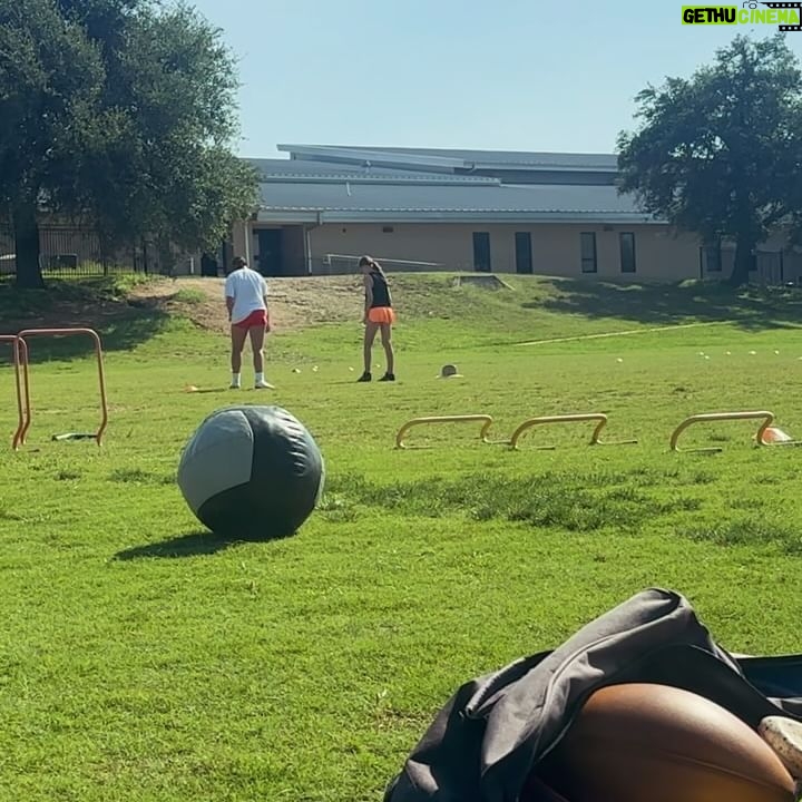 Michelle Leigh Calaway Instagram - Fun day yesterday! Started with great training sesh with “big sis” @alexdim.7 ! Next, some team bonding with coaches who will do ALL the things to have fun with the kiddos! #blessed #teamwork outdoorphins #femalesinflag💙