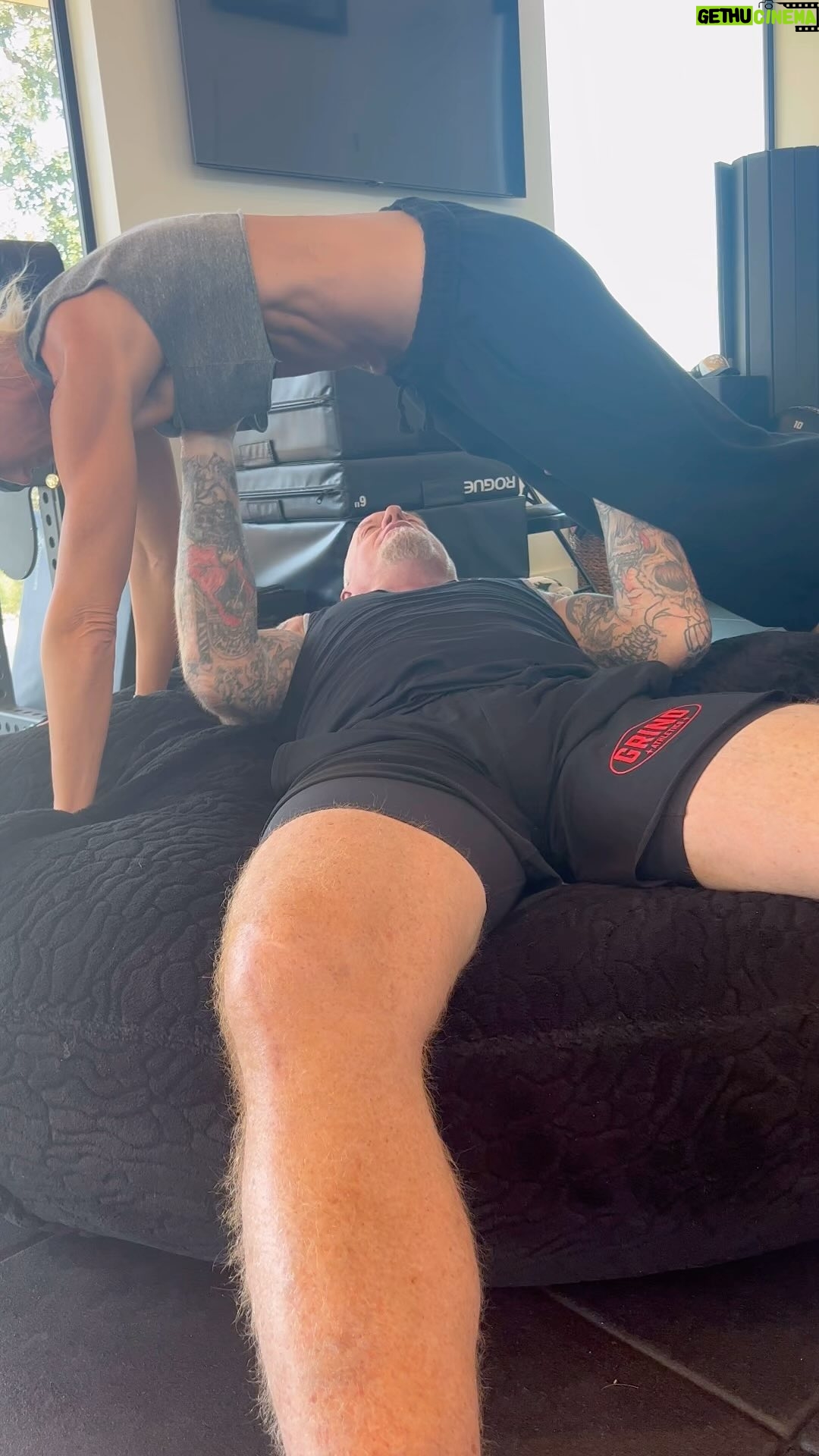 Michelle Leigh Calaway - 26.1K Likes - Couples who workout together😜💪🏽 ….