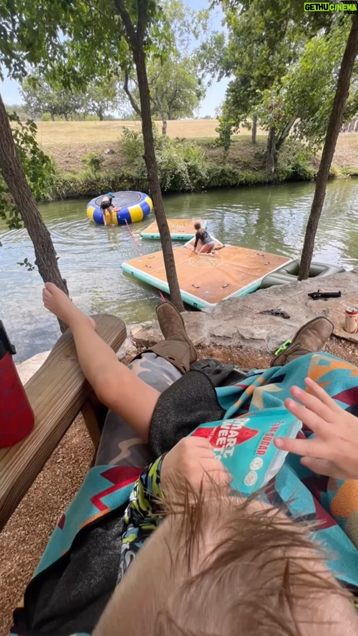 Michelle Leigh Calaway Instagram - Good vibes….💙#easylivin #grateful