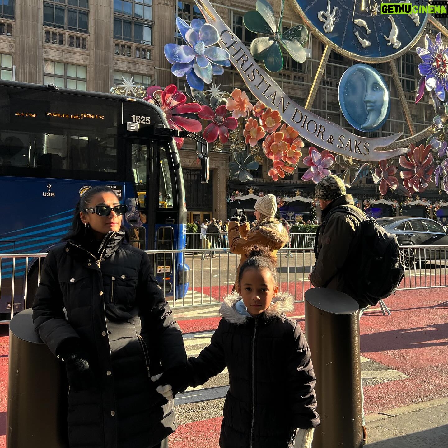 Michelle Madrigal Instagram - Merry Christmas everyone! 🎁🎄 Wishing you and your loved ones a season filled with warmth, joy, and cherished moments. ♥️