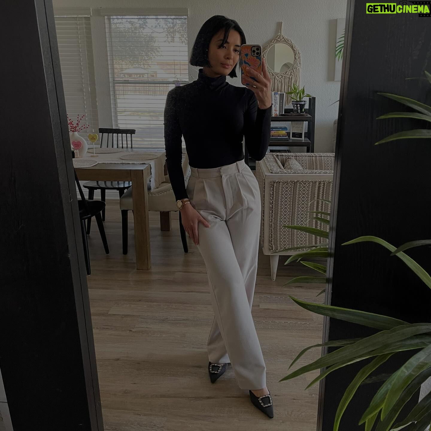 Michelle Madrigal Instagram - A sweet glimpse. 🤎 Slowed down in the last 3 weeks. Have a great weekend everyone.