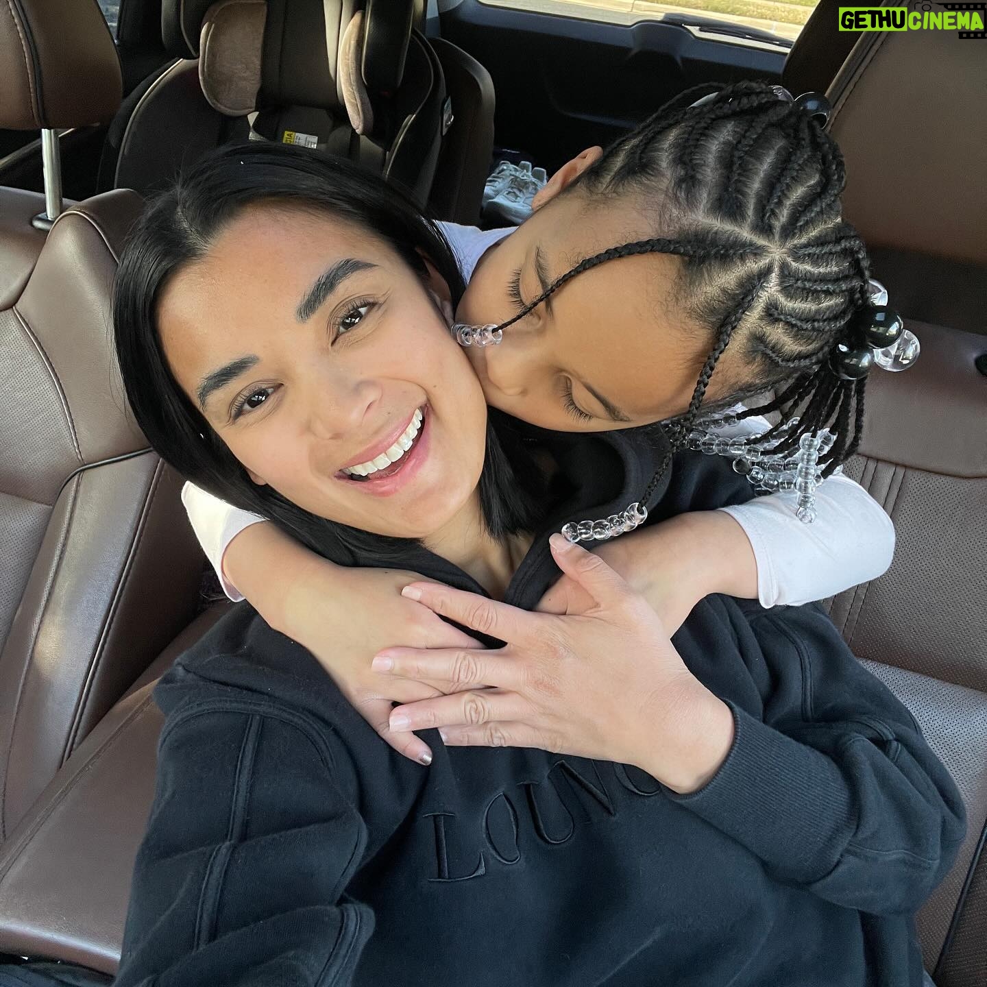 Michelle Madrigal Instagram - A sweet glimpse. 🤎 Slowed down in the last 3 weeks. Have a great weekend everyone.