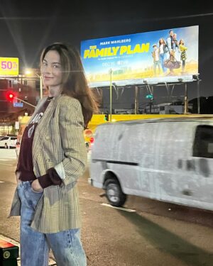 Michelle Monaghan Instagram - A massive heartfelt THANK YOU to everyone who has watched #TheFamilyPlan this weekend! ♥️ I’m so grateful for all your kind messages. It’s not lost on me how lucky I am to be doing a job I absolutely love for as long as I have. 🥹 I’m forever thankful to this industry, this community and to my very own special family. 💓 

Swipe to see a little #bts “Beer Me” footage 😂 - a “stunt” I practiced maybe a few times back in the 90s 😉 #kegstands.

Should I share more of The Family Plan bts?