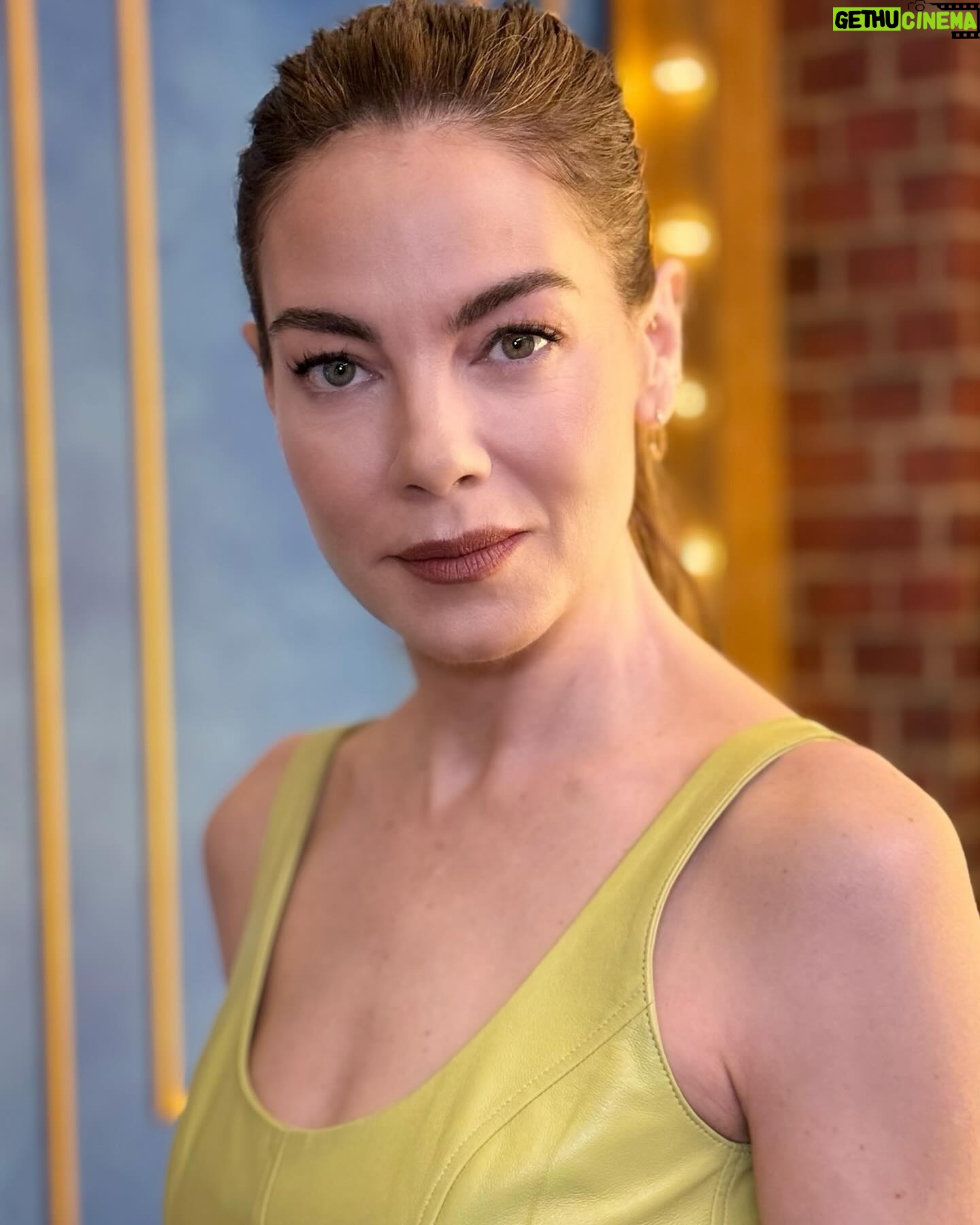Michelle Monaghan Instagram - It was a good morning indeed! ☀️ Loved getting to chat all things #TheFamilyPlan streaming on Apple TV Plus this Friday!!! @markwahlberg @applefilms. Lovely early morning glam @sarahuslan @benskervin @karlawelchstylist @gracewrightsell @jenmeyerjewelry @zeyneparcay @paristexas_it