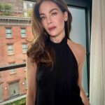 Michelle Monaghan Instagram - But this beauty glam!💞💞 This gorgeous team @sarahuslan @benskervin @karlawelchstylist @gracewrightsell …..we’re just getting started!! ‼️ #TheFamilyPlam @applefilms @stagnistudio