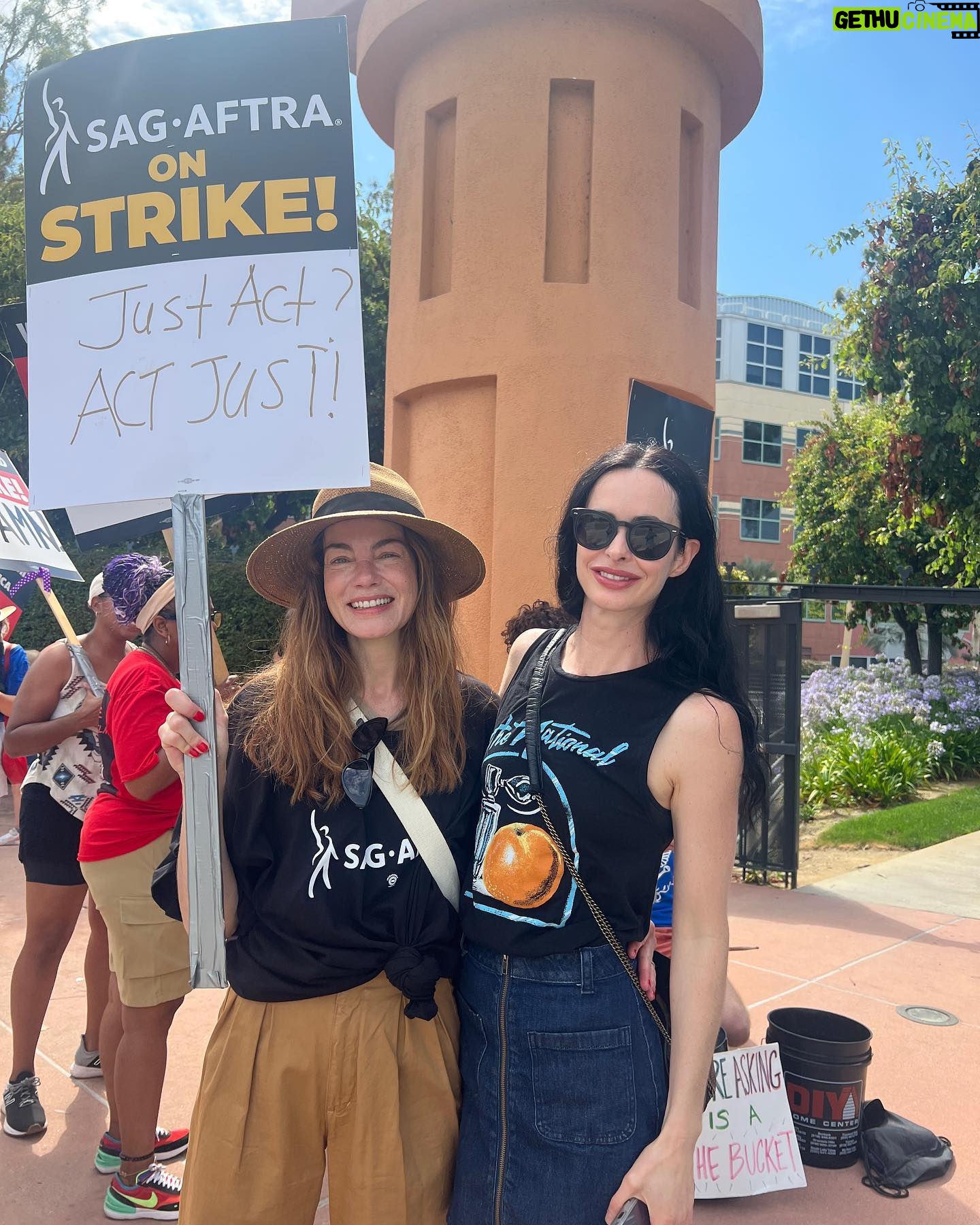 Michelle Monaghan Instagram - So proud to join my fellow @sagaftra members and our beloved @wgawest writers on the picket lines today. 👊 I am 1 of 160,000 #sagaftra members - every member, every actor and #wga writer deserves fair pay, a path to healthcare, residuals and protections from AI. We are #sagaftrastrong and we’ll fight the good fight until a fair deal is made - for ALL of us. 💯💪❤️ #unionproud #solidarity
